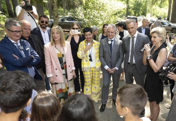 Urkullu durante su visita al Centro de Inmersión Lingüística de Savaghju-Vivariu.