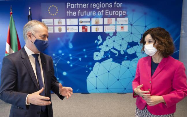 El lehendakari, Iñigo Urkullu, y la secretaria general de Acción Exterior, Marian Elorza, en un acto de 2021