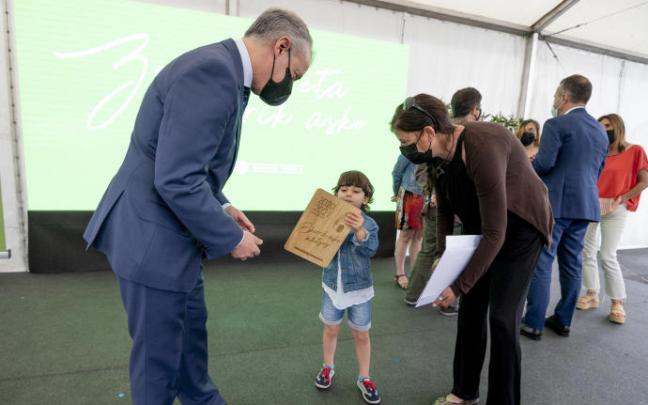 El lehendakari durante el acto en la escuela pública Odón de Apraiz de Gasteiz
