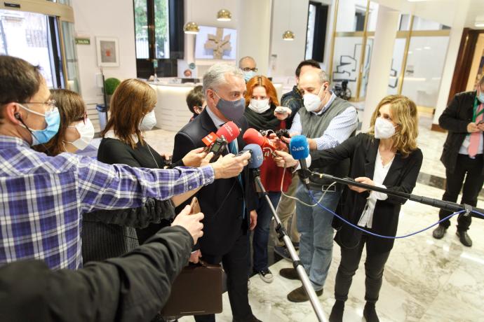 El lehendakari, Iñigo Urkullu, cree que la decisión de la UEFA de que Bilbao no albergue la sede de la Eurocopa es "la crónica de una decisión anunciada" que puede tener "cariz político"