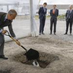 El Lehendakari, en el acto de colocación de la primera piedra del Hub.