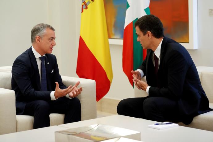El lehendakari, Iñigo Urkullu, con el presidente español, Pedro Sánchez