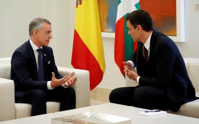 El lehendakari, Iñigo Urkullu, con el presidente español, Pedro Sánchez El lehendakari, Iñigo Urkullu, con el presidente español, Pedro Sánchez