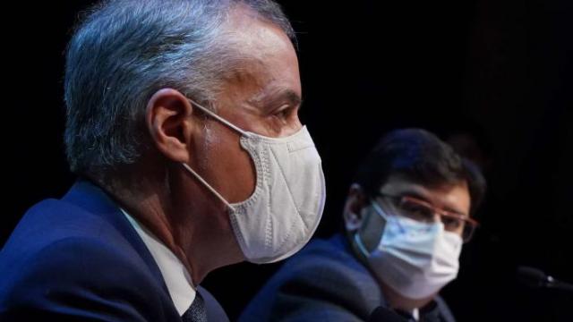 Iñigo Urkullu junto a Iñaki González en la jornada 'Retos Euskadi 2022: construir el futuro tras dos años de pandemia'.