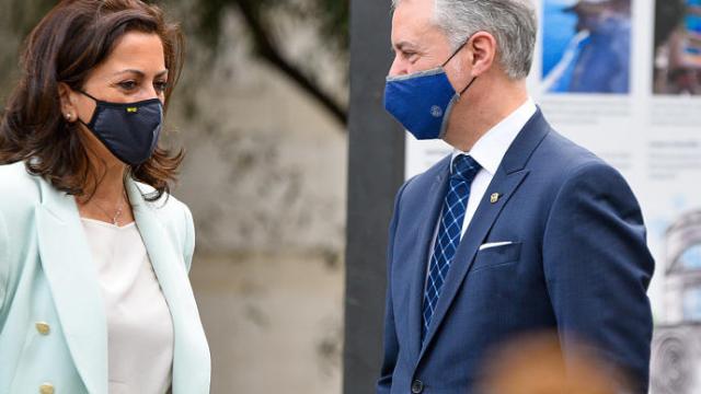 El lehendakari, Iñigo Urkullu, con Concha Andreu