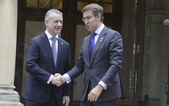 Urkullu junto a Núñez Feijóo en el palacio de Ajuria Enea en 2016.