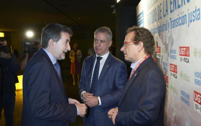 El lehendakari, Iñigo Urkullu, junto al consejero delegado de Repsol, Josu Jon Imaz. El lehendakari, Iñigo Urkullu, junto al consejero delegado de Repsol, Josu Jon Imaz.