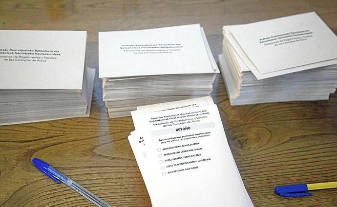 Los 333 concejos de Álava vivieron ayer sus primeras elecciones en pandemia, unas votaciones que servirán para designar a más de 10.000 cargos representativos.