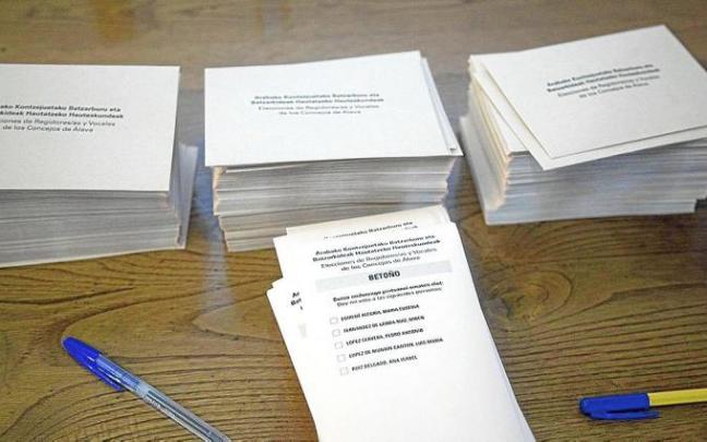 Los 333 concejos de Álava vivieron ayer sus primeras elecciones en pandemia, unas votaciones que servirán para designar a más de 10.000 cargos representativos.