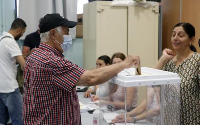 32 candidatos compiten para convertirse en los diputados que representarán a Iparralde en la Asamblea Nacional. 32 candidatos compiten para convertirse en los diputados que representarán a Iparralde en la Asamblea Nacional.
