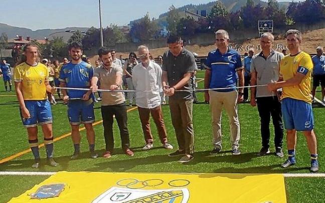 Belar artifizial berriaren inaugurazioa. Argazkia: Urola Belar artifizial berriaren inaugurazioa. Argazkia: Urola