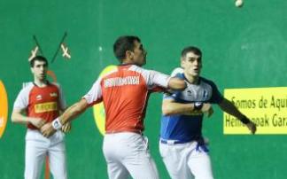 Urrutikoetxea y Ezkurdia, durante el partido de la primera vuelta Urrutikoetxea y Ezkurdia, durante el partido de la primera vuelta
