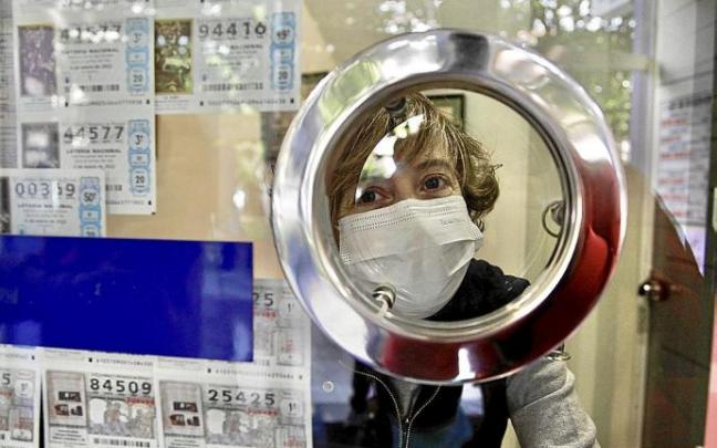 Lerro hauekin batera dagoen irudian, Marta Corcuera, 14 zenbakiko administraziokoa. Argazkia: Pilar Barco