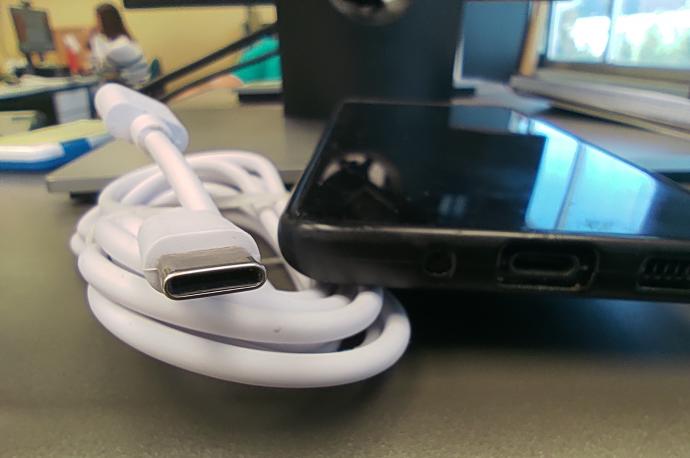 Las conexiones USB-C serán las únicas permitidas en la Unión Europea como puerto de carga en todos los aparatos portátiles.