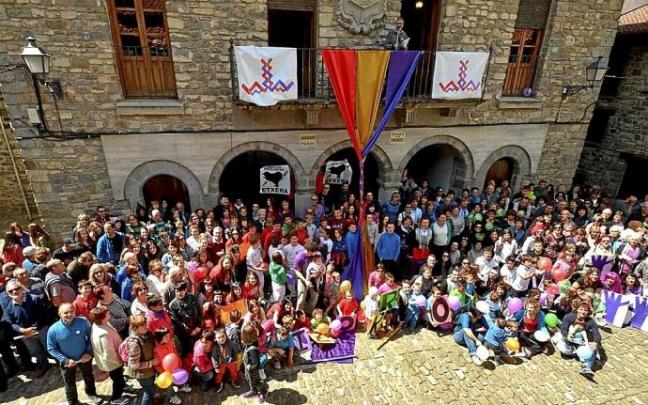 Imagen de archivo de participantes en la XXI edición del Uskararen Eguna de 2017 en Garde.