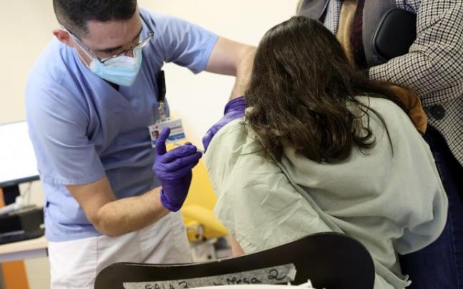 Las tasas más bajas de vacunación sigue correspondiendo a las jóvenes entre 20 a 29 años Las tasas más bajas de vacunación sigue correspondiendo a las jóvenes entre 20 a 29 años