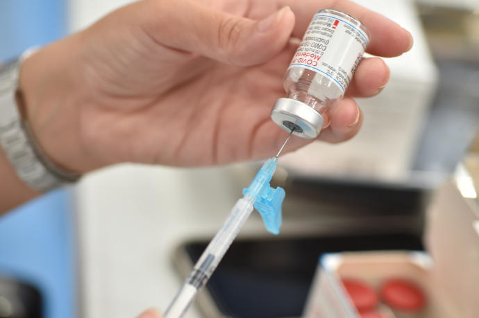 El 73% de los vascos mayores de 12 años han completado ya su pauta de vacunación