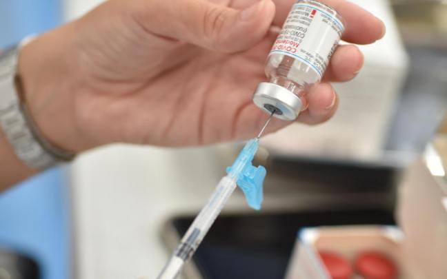 El 73% de los vascos mayores de 12 años han completado ya su pauta de vacunación