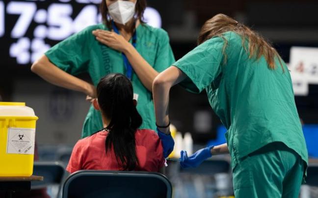 Los adolescentes han sido el último gran grupo en vacunarse de forma masiva. Los adolescentes han sido el último gran grupo en vacunarse de forma masiva.