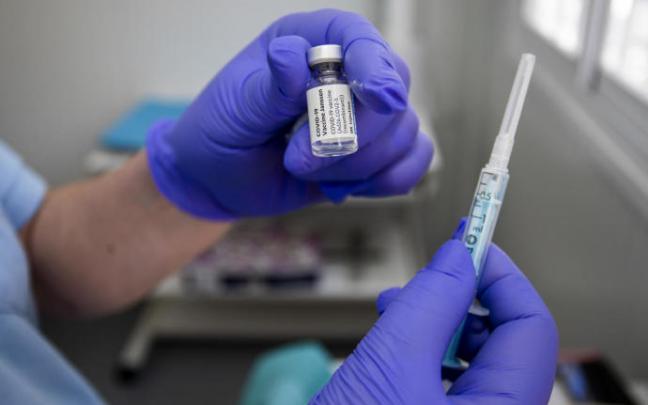 Un vial de la vacuna contra la Covid Un vial de la vacuna contra la Covid