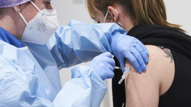 El 90,5% de los vascos está inmunizado y 226.250 han recibido ya la tercera dosis El 90,5% de los vascos está inmunizado y 226.250 han recibido ya la tercera dosis