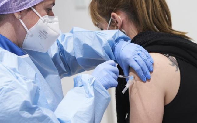 El 90,5% de los vascos está inmunizado y 226.250 han recibido ya la tercera dosis