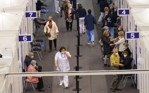 Campaña de vacunación masiva en el vacunódromo de La Casilla.