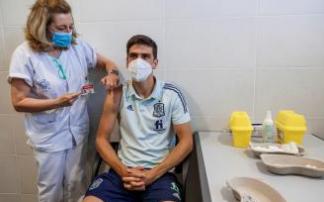 La selección española se vacuna a tres días de su estreno en la Eurocopa.