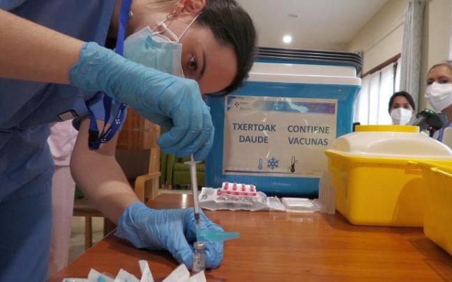 Llegada de las primeras vacunas a Euskadi a finales de diciembre de 2020.