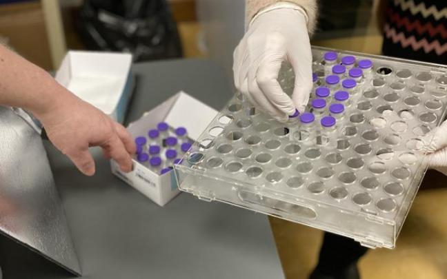 Llegada de vacunas de Pfizer a Cantabria.