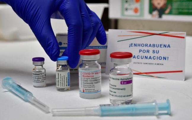 La posibilidad de que las personas con la pauta completa sean hospitalizadas se reduce en más de un 70 % respecto a los no vacunados La posibilidad de que las personas con la pauta completa sean hospitalizadas se reduce en más de un 70 % respecto a los no vacunados