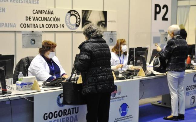 Las personas vacunadas con AstraZeneca recibirán la segunda dosis de Pfizer