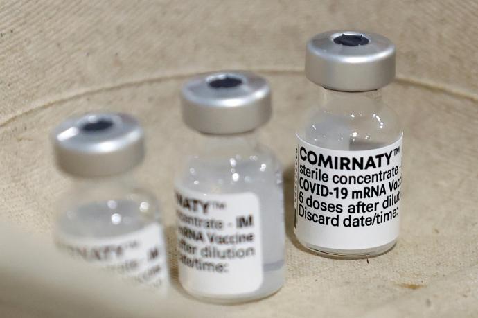 Varios viales de vacunas contra la covid.