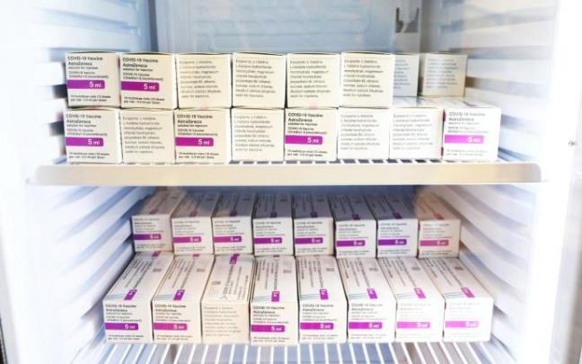 Varios viales de la vacuna de AstraZeneca.