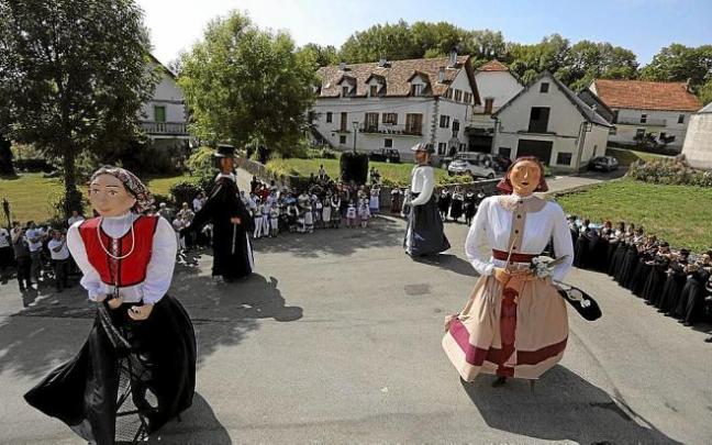 Gigantes en el último Aezkoako Eguna, celebrado en septiembre de 2019 en Abaurregaina/Abaurrea Alta. Foto: Unai Beroiz Gigantes en el último Aezkoako Eguna, celebrado en septiembre de 2019 en Abaurregaina/Abaurrea Alta. Foto: Unai Beroiz
