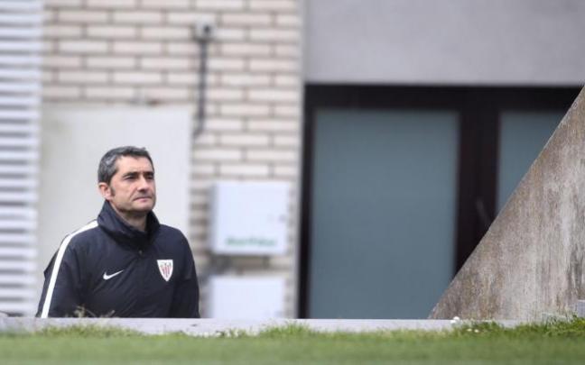 Ernesto Valverde, en un entrenamiento en su último curso como técnico rojiblanco