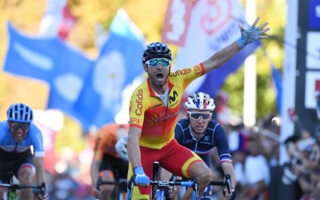 Valverde festeja la victoria en el Mundial. Valverde festeja la victoria en el Mundial.