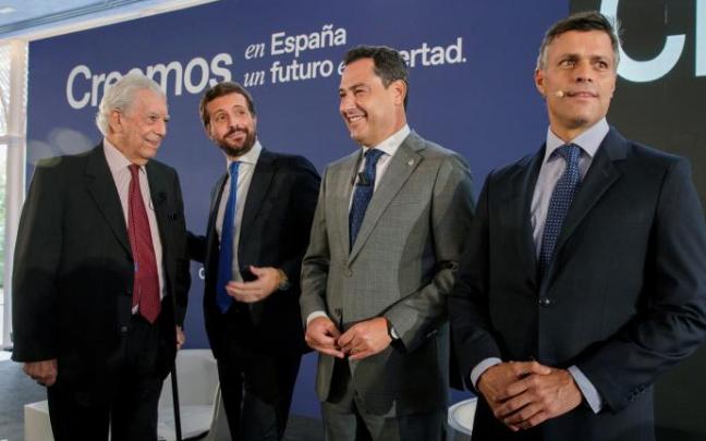 El líder del PP, Pablo Casado, Mario Vargas Llosa y el opositor venezolano Leopoldo López junto a Juanma Moreno en convención nacional del PP