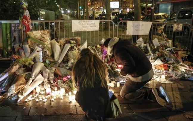 Homenaje a las personas fallecidas en los atentados del 13 N en París Homenaje a las personas fallecidas en los atentados del 13 N en París
