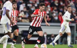 Vencedor conduce el balón en un partido de este curso. Vencedor conduce el balón en un partido de este curso.