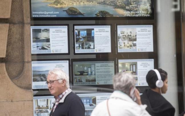 Escaparate de una inmobiliaria en Donostia