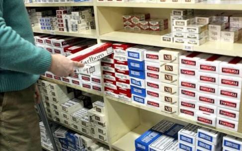 Venta de tabaco en un estanco. Venta de tabaco en un estanco.