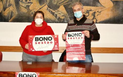 En imagen, Naiara Somalo, y el edil de Comercio, Jesús Amenedo.