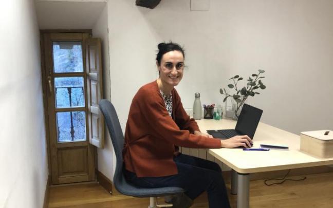 Elisabet Amat, en su despacho del vivero empresarial de Güeñes.