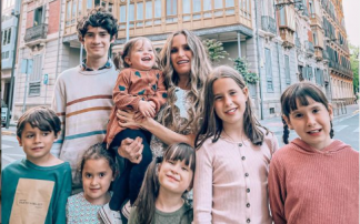 Verdeliss junto a sus siete hijos Verdeliss junto a sus siete hijos