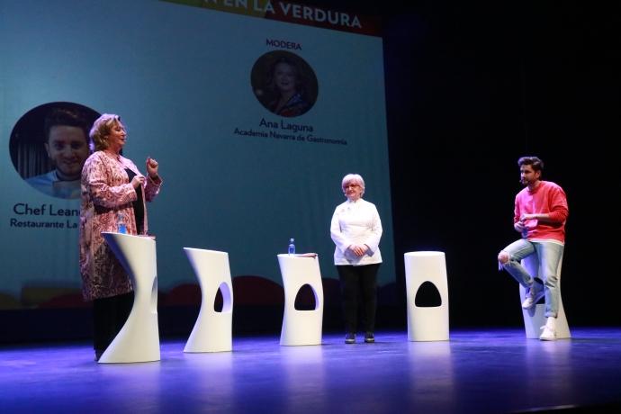 Un momento de la mesa redonda entre Ana Laguna, Pilar Idoate y Leandro Gil