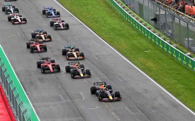 Verstappen, a la cabeza durante el GP de Emilia Romaña.