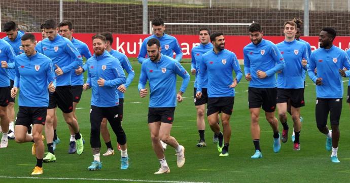 Lekue, Vesga y Balenziaga se ejercitan junto a sus compañeros durante la última sesión de entrenamiento celebrada en Lezama.