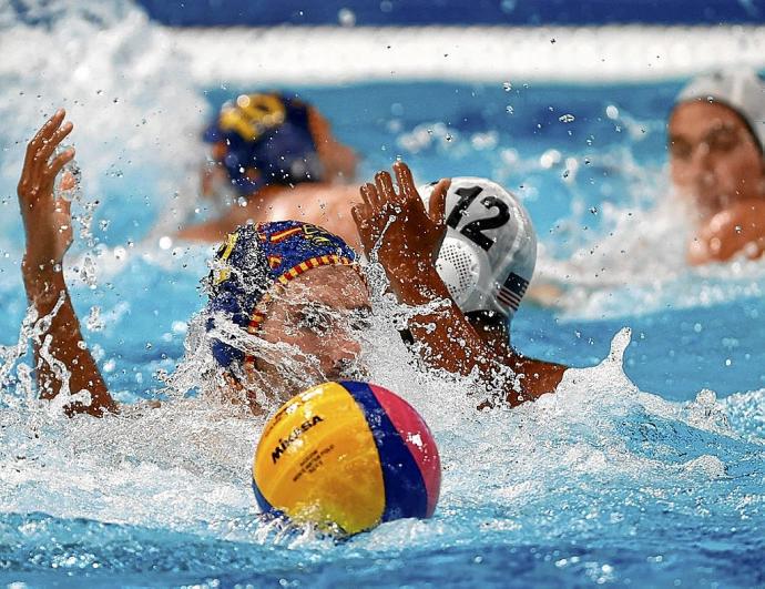 El navarro Alberto Munárriz, en pugna con un estadounidense durante los cuartos de final. Foto: Efe