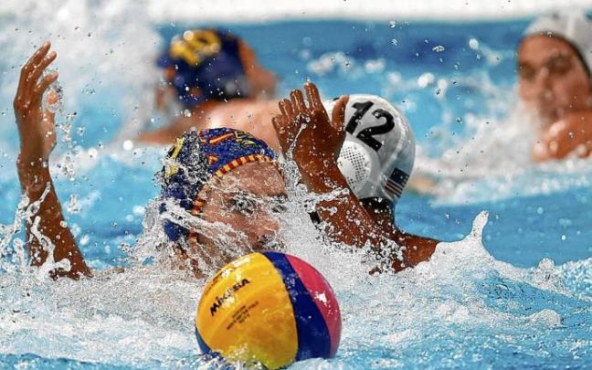 El navarro Alberto Munárriz, en pugna con un estadounidense durante los cuartos de final. Foto: Efe